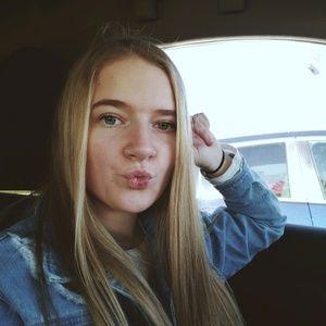 Meet your Posher, Becca